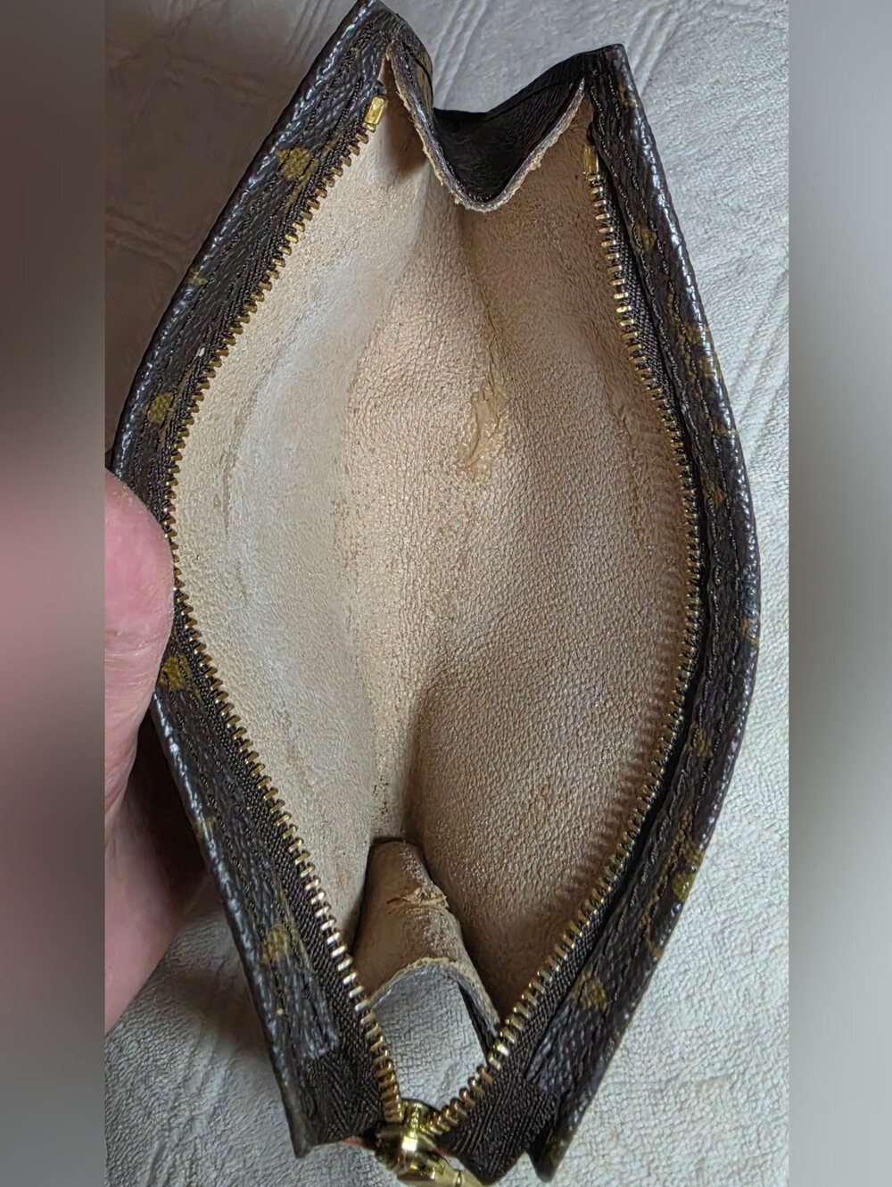 Auth Louis Vuitton Monogram Pouch - Picture 14 of 15